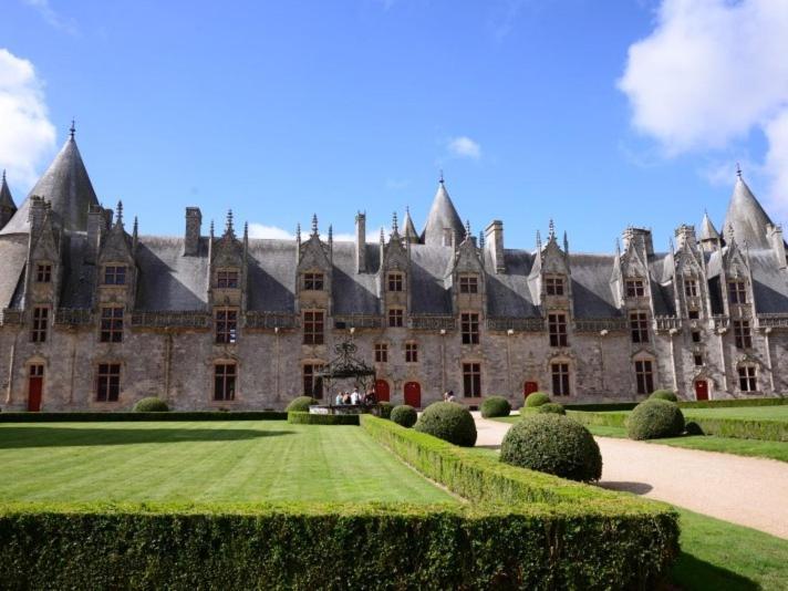 Bed and Breakfast Le 14 St Michel Josselin Exteriér fotografie
