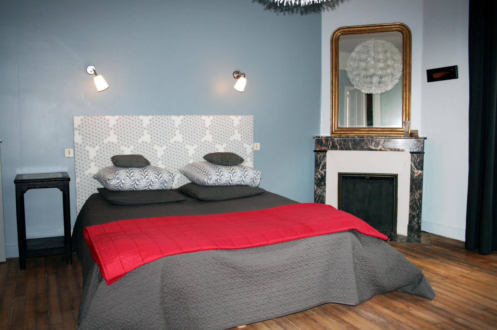 Bed and Breakfast Le 14 St Michel Josselin Exteriér fotografie